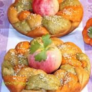 Трёхцветный каравай со сладким перцем без яиц