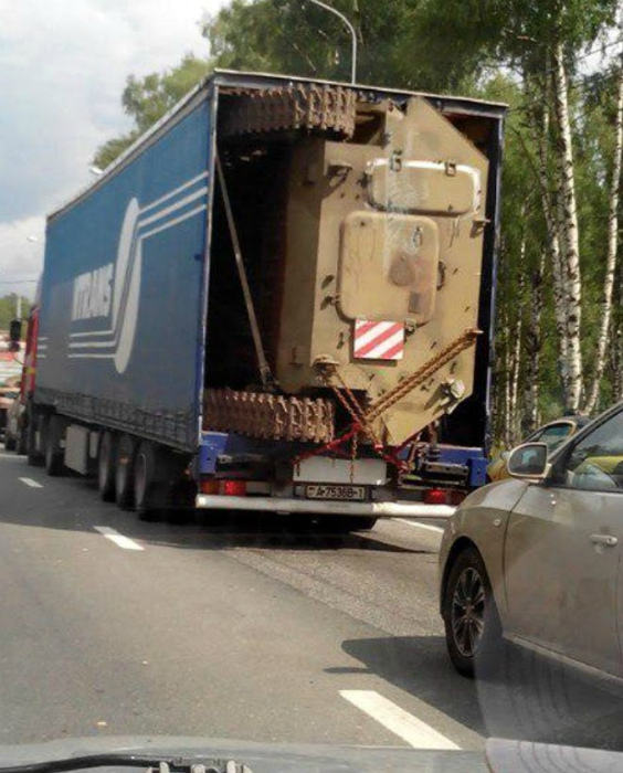 Как его туда положили!? | Фото: Ribalych.ru. Впихнуть невпихуемое: 17 забавных примеров безумной транспортировки грузов