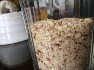 Крошка миндаля и кешью