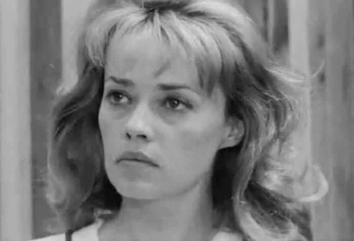 Жанна Моро в фильме *Жюль и Джим*, 1961 | Фото: kino-teatr.ru Жанна Моро в фильме *Жюль и Джим*, 1961 | Фото: kino-teatr.ru