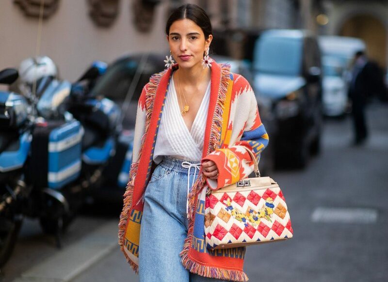 12 идей, как звезды streetstyle носят джинсы в 2020 году