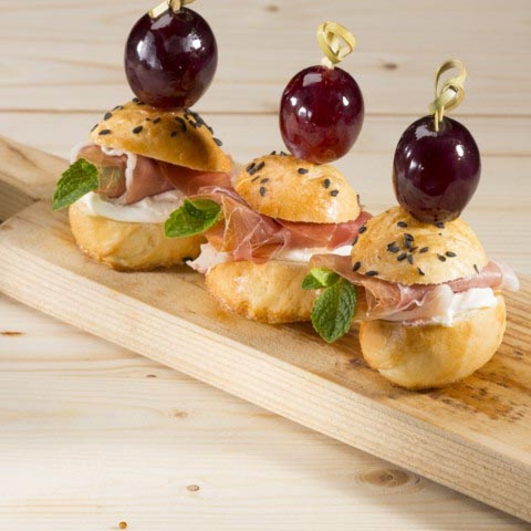 Канапе на шпажках на праздничный стол! Канапе на шпажках на праздничный стол!