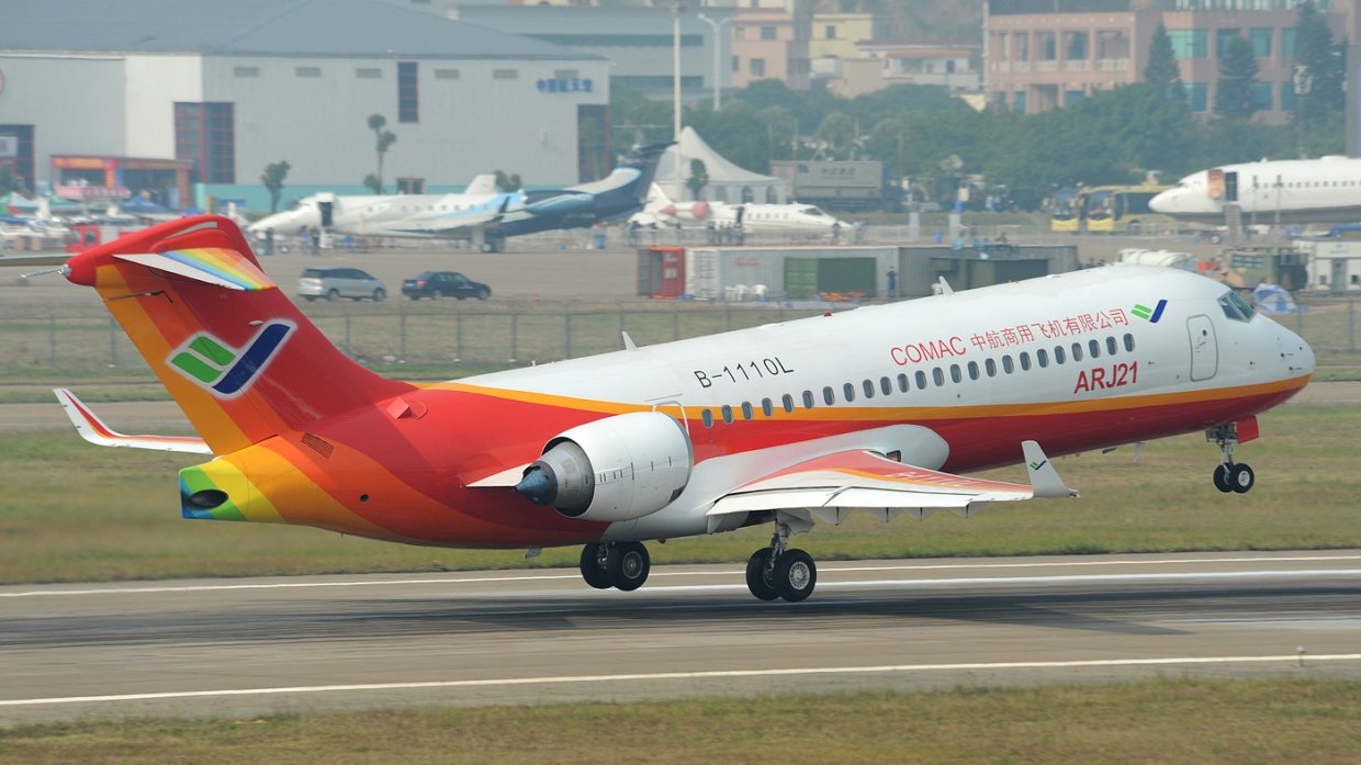 Китайский самолет ARJ21 выполнил первый рейс во Владивосток