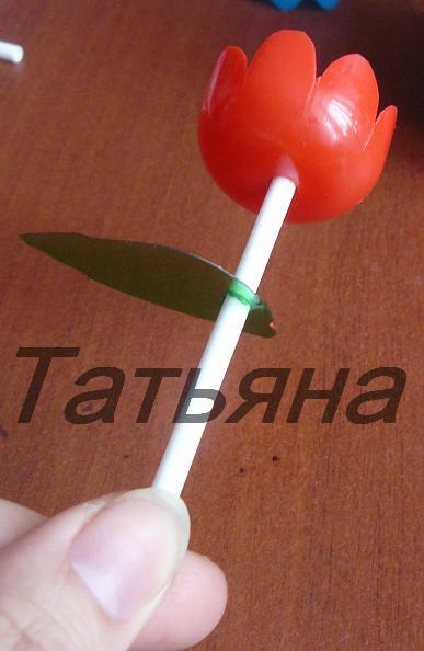 Букет цветов из киндер-сюрпризов. Поделки с детьми Букет цветов из киндер-сюрпризов. Поделки с детьми