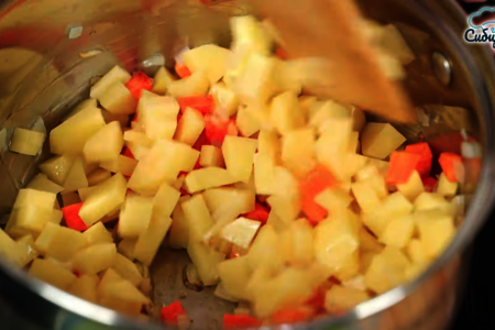 Быстрый суп с овощами и мясными фрикадельками с клецками: шаг 5