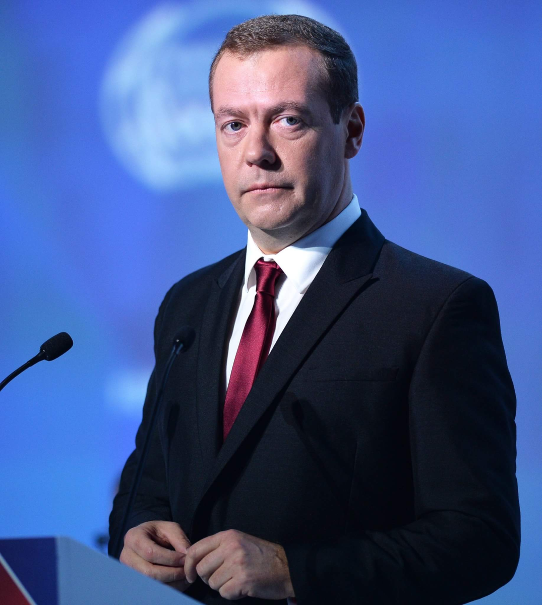 Медведев призвал "Единую Россию" направить месячную зарплату на помощь гражданам - смотрим, что получилось.