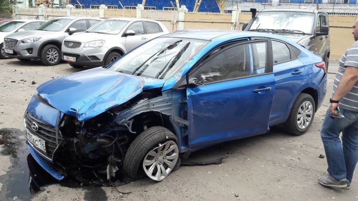 В Воронеже женщина протаранила пять автомобилей (5 фото)