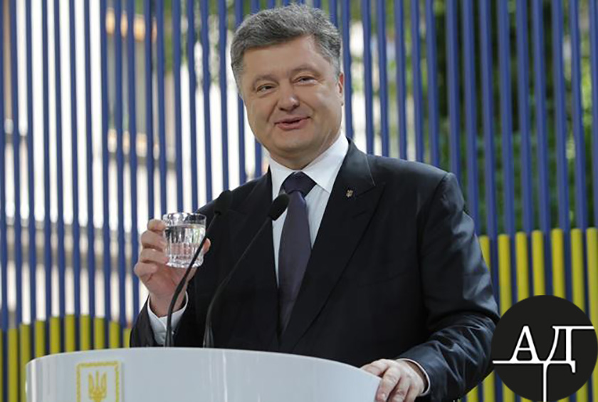 Вы только посмотрите до чего докатился Порошенко (ВИДЕО) Вы только посмотрите до чего докатился Порошенко (ВИДЕО)