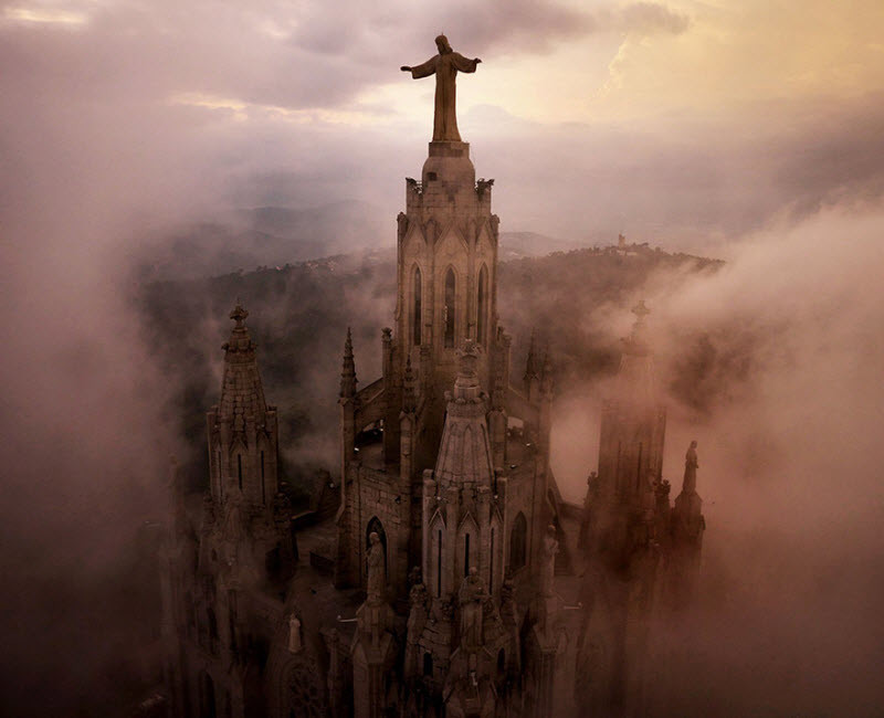 Облака над Храмом Святого Сердца в Барселоне Amos Chapple Photography, беспилотник, путешествия, фотография