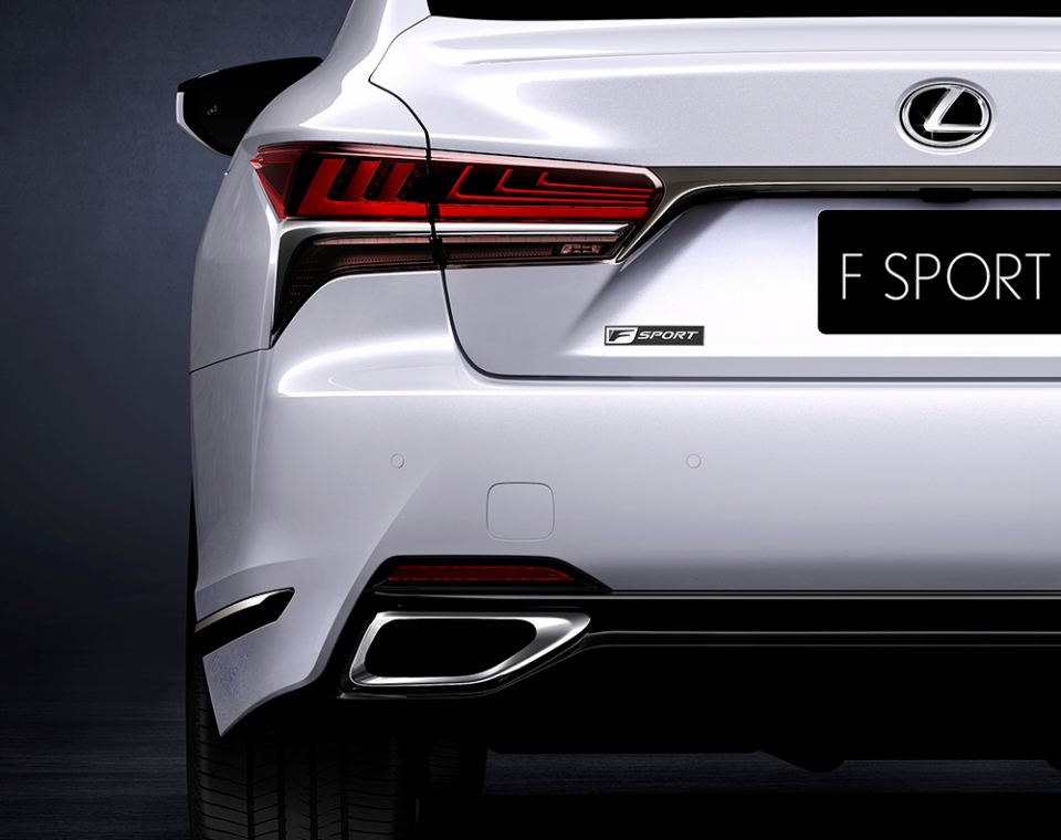 Компания представит на автошоу в Нью-Йорке LS 500 F Sport