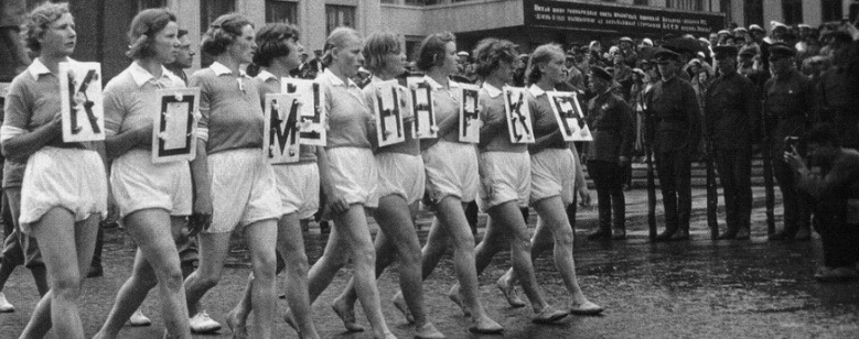 «Не трусь, надень трусы». Лифчики для мальчиков, колготы-лапша и другие курьезы советского быта
