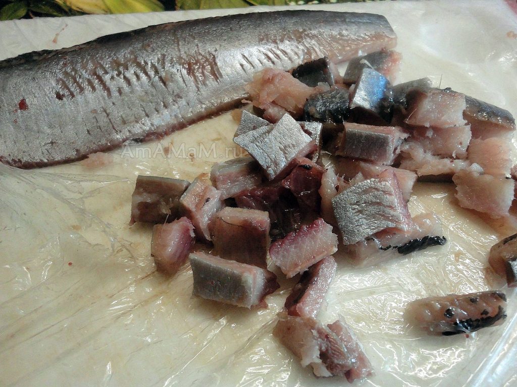 Фото нарезки селедки малосоленой для салата Фото селедки, нарезанной кусочками
