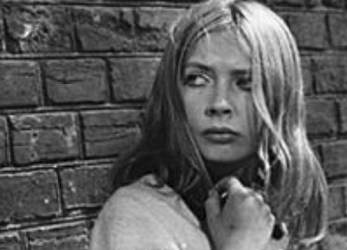 Лина Бракните в фильме *Последний фронт*, 1971 | Фото: kino-teatr.ru Лина Бракните в фильме *Последний фронт*, 1971 | Фото: kino-teatr.ru