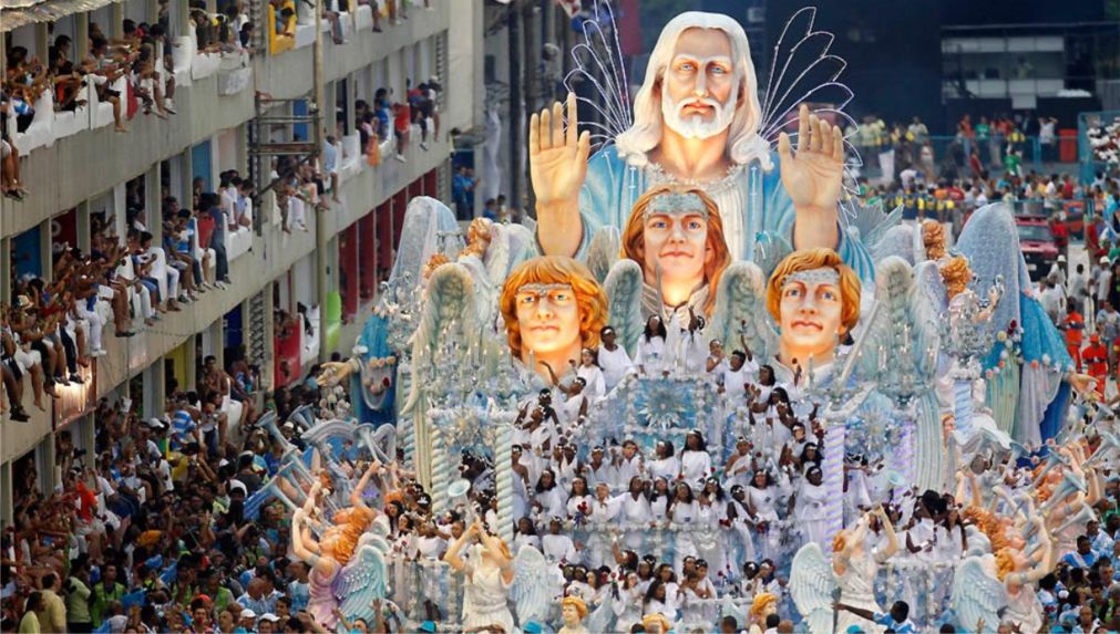 Карнавал в Рио-де-Жанейро http://travelcalendar.ru/wp-content/uploads/2015/08/Karnaval-v-Rio-de-ZHanejro_glav5.jpg