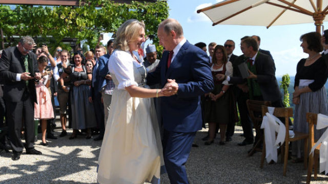 Экс-глава МИД Австрии раскрыла тайну приглашения Путина на свою свадьбу