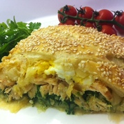 Плетенка со шпинатом и лососем.