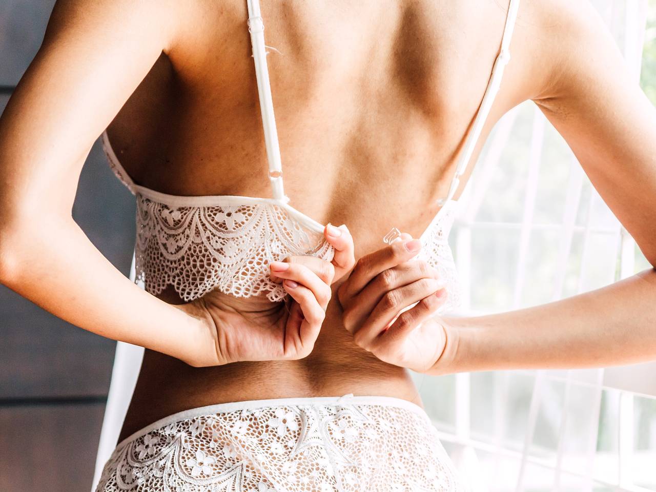 Россиянкам посоветовали ходить летом без нижнего белья