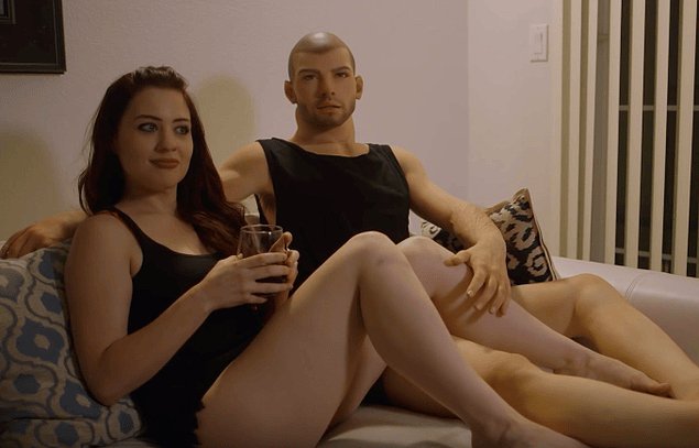 "С куклой не надо договариваться о свидании, с ней все гораздо проще", - говорит она