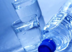 Минеральная вода: полоскания, орошения, ингаляции с минеральной водой Использование минеральной воды для лечения в домашних условиях