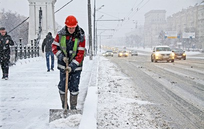 Столичные коммунальщики вышли на уборку снега Столичные коммунальщики вышли на уборку снега