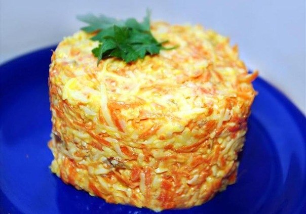 Салат с сырой морковью яблоком и сыром Салат с сырой морковью яблоком и сыром