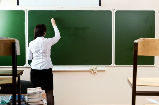 Психотерапевты отмечают: излишняя демократия, когда «продвинутый» учитель становится едва ли не «своим парнем», опасна. Ученик должен всегда помнить о субординации.