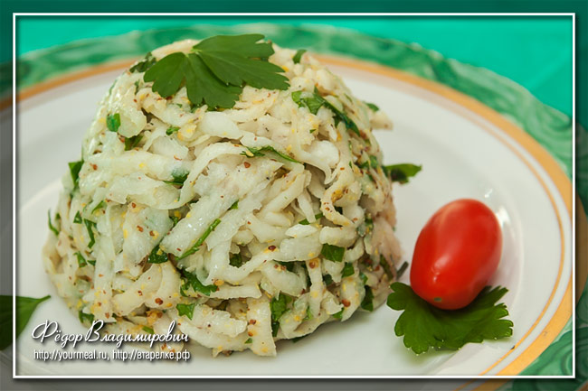 Салат из черной редьки с петрушкой и укропом