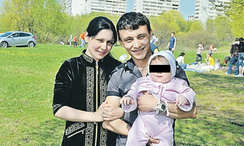 Самая молодая мама России бросила совратившего её мужчину после 12 лет совместной жизни