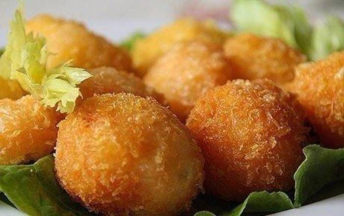 Румяные картофельные пышки. \ Фото: bientasty.ru. 5 прекрасных блюд из картофеля, перед которыми не устоят привередливые дети