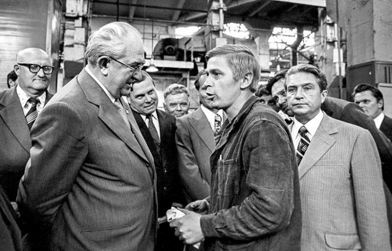 Как в СССР боролись за трудовую дисциплину.