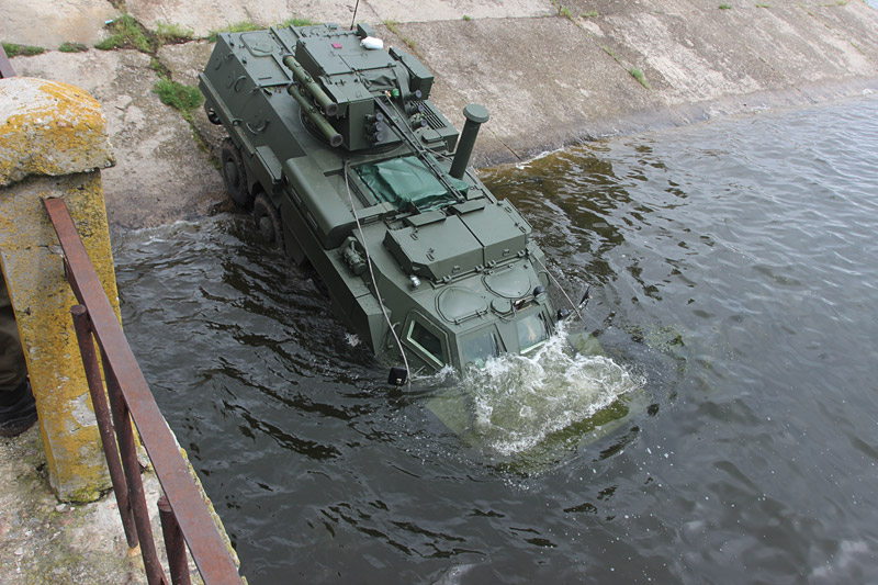 Украинский БТР-4М опозорился на испытаниях в Индонезии Украинский БТР-4М опозорился на испытаниях в Индонезии