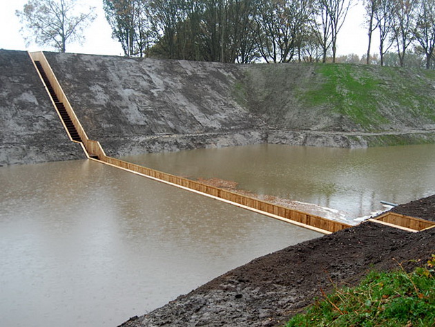 Invisible Pedestrian Bridge. , 