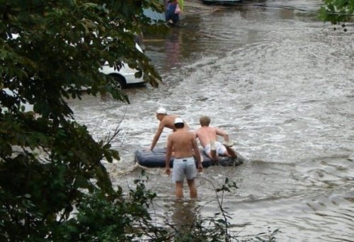 Жизнерадостные люди, которым плевать на непогоду (30 фото) Жизнерадостные люди, которым плевать на непогоду (30 фото)