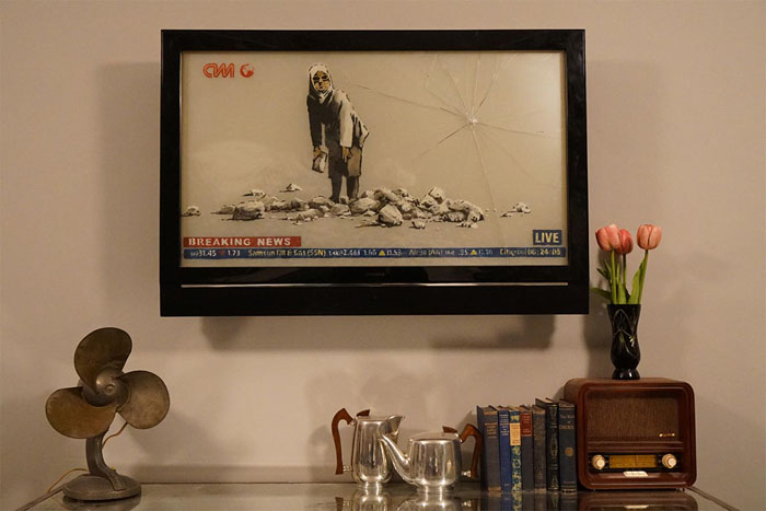 Шикарный отель с шокирующим видом из окна: последняя работа скандального Banksy