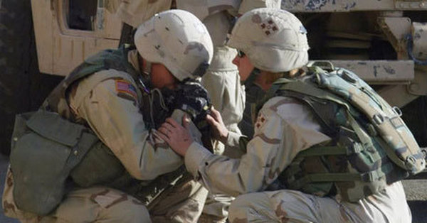 Боец армии США. Плачет