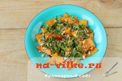 Теплый салат из тыквы с орехами Теплый салат из тыквы с орехами