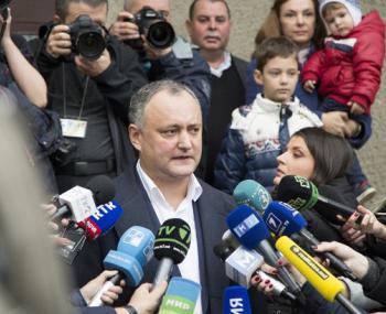 Молдавия не будет брать у ЕС 100 млн евро в кредит Додон вернул Евросоюзу 100 миллионов евро на кредит для Молдавии