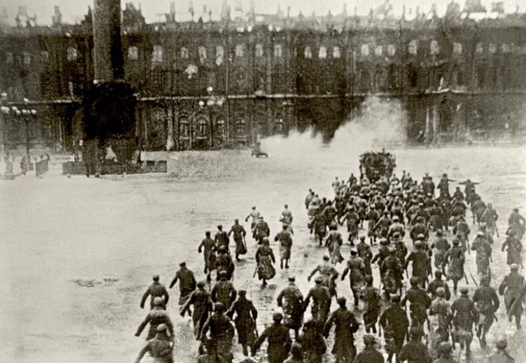 Штурм Зимнего дворца в 1917 году: как это было. Штурм Зимнего дворца в 1917 году: как это было.