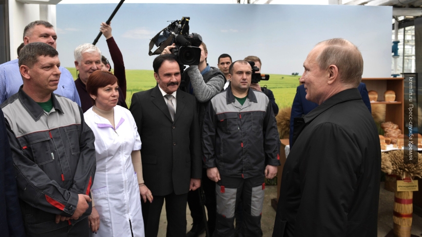 Путин пообещал вывести Россию в лидеры агропромышленного рынка Путин пообещал вывести Россию в лидеры агропромышленного рынка