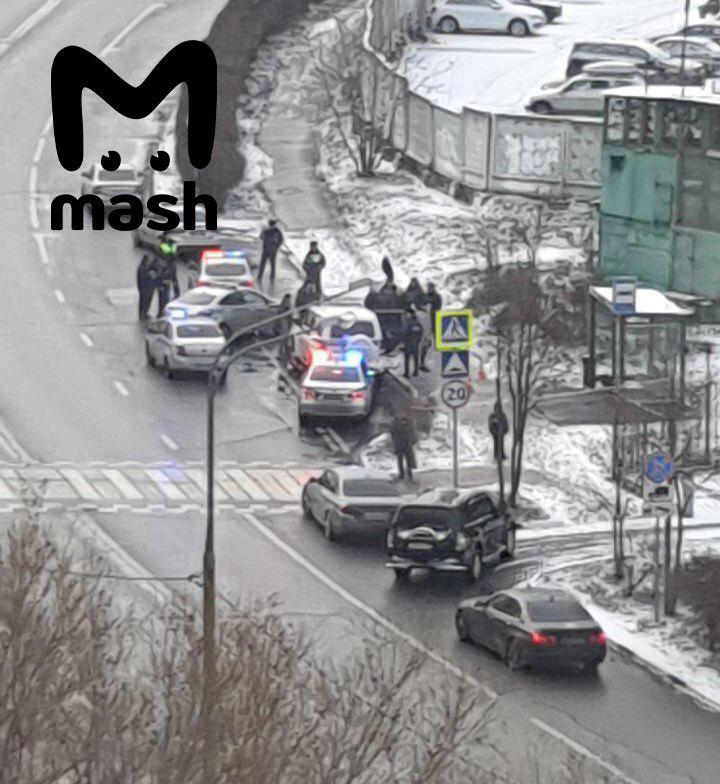♂️ Мужчина с ножом напал на полицейского за замечание