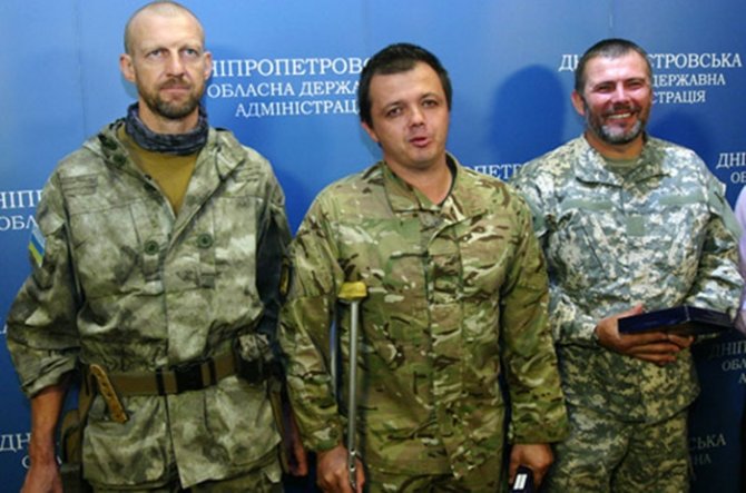 Повредившийся разумом комбат-депутат пообещал парад ВСУ на Красной площади Повредившийся разумом комбат-депутат пообещал парад ВСУ на Красной площади