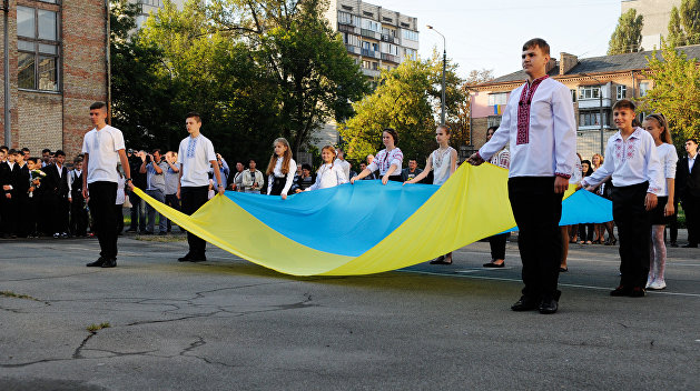 Гимн в школах и новый герб Украины