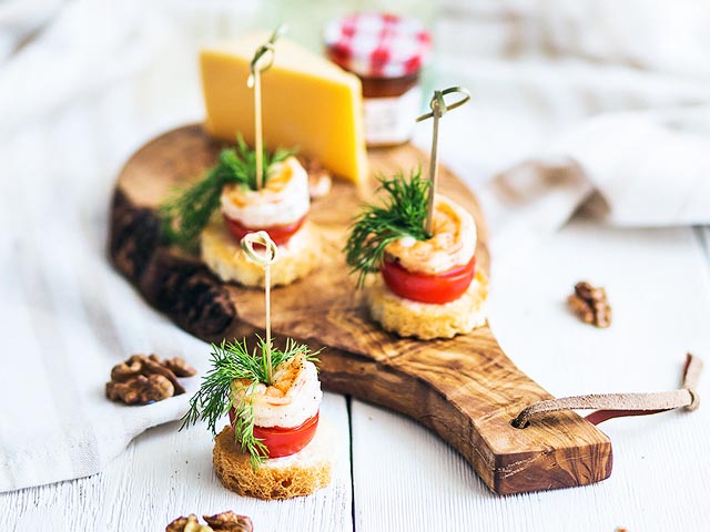 Канапе на шпажках на праздничный стол! Канапе на шпажках на праздничный стол!