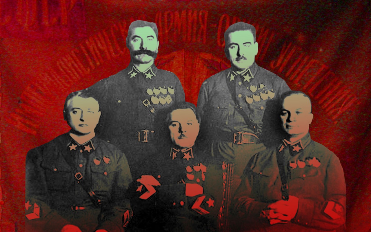 Первые пять Маршалов Советского Союза (слева направо): Тухачевский, Михаил Николаевич, Ворошилов, Климент Ефремович, Егоров, Александр Ильич (сидят) Будённый, Семён Михайлович и Блюхер, Василий Константинович (стоят).Коллаж: © L!FE Фото: © wikipedia.org