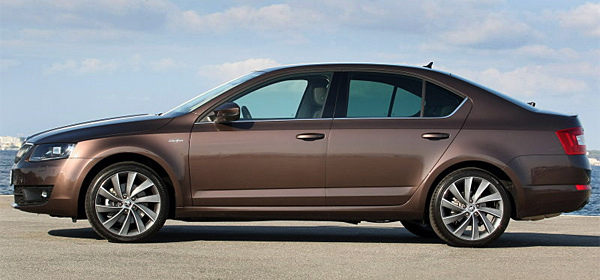 Skoda назвала российские цены на самую дорогую Octavia