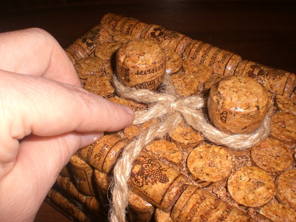 Шкатулка из винных пробок Шкатулка из винных пробок