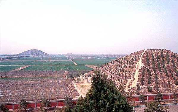 Пирамиды Китая