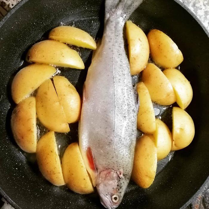 Форель с молодой картошкой Готовим дома, Мужская кулинария, Еда, Кулинария, Рецепт, Фотография, Длиннопост, Форель
