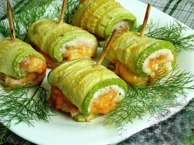 Кабачковые рулетики с курицей: просто объедение!