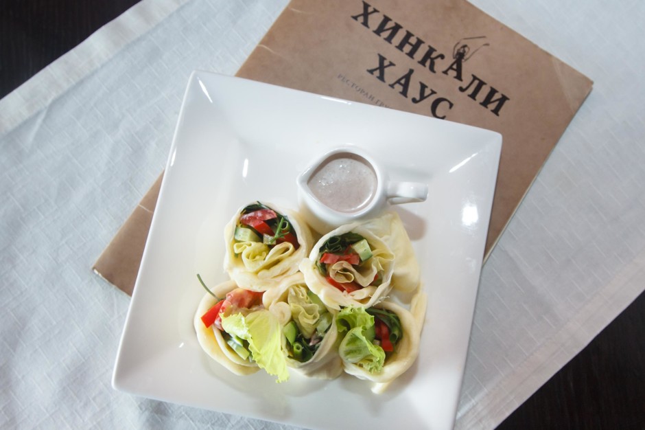 Роллы по-грузински: вместо водорослей — расплавленный сулугуни! Роллы по-грузински: вместо водорослей — расплавленный сулугуни!